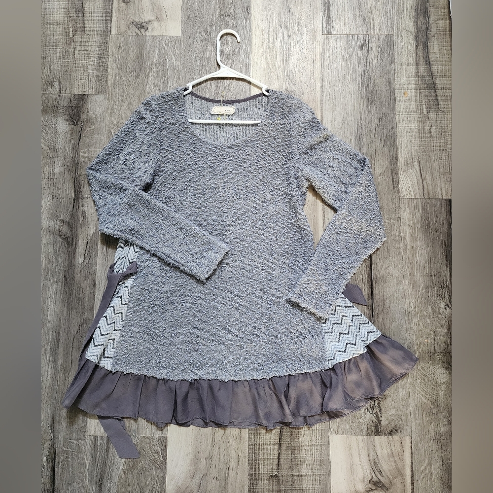 Soft Gray Textured Long Sleeve Tunic with Ruffle Hem
